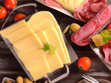 Plateaux de charcuterie et de fromages à raclette