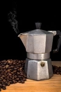 Photo d'une petite machine à café à grains