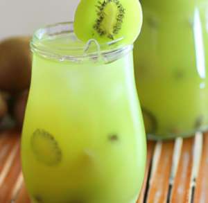 kiwi-cucumber-agua-fresca
