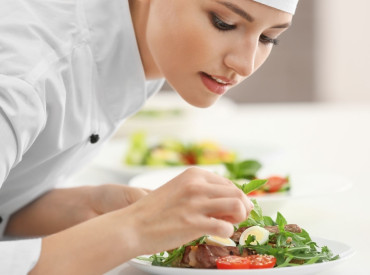 Femme chef de cuisine