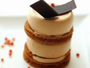 mille-feuilles-de-foie-gras-pain-d-epices-et-chocolat-noir-219.640x480