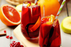 sangria-de-noel-a-la-grenade-et-a-la-cannelle