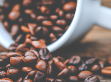 Tasse avec grains de café