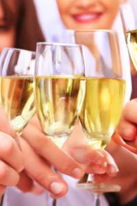 toast-with-champagne_1320-321