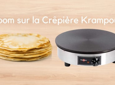 Crêpière avec pile de crêpes