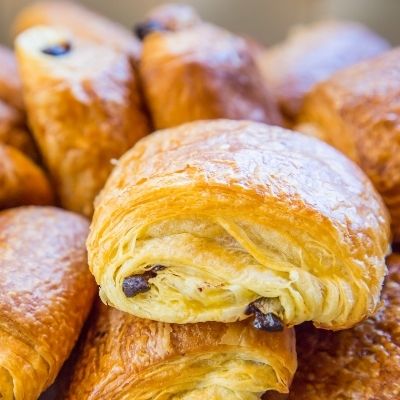 Plusieurs pains au chocolat