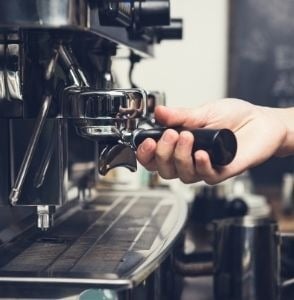 Photo d'une machine à café professionnelle.