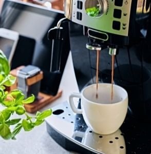 Photo d'une machine à café professionnelle.