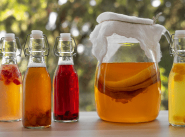 Plusieurs bouteilles de boisons à fermentation artisanale