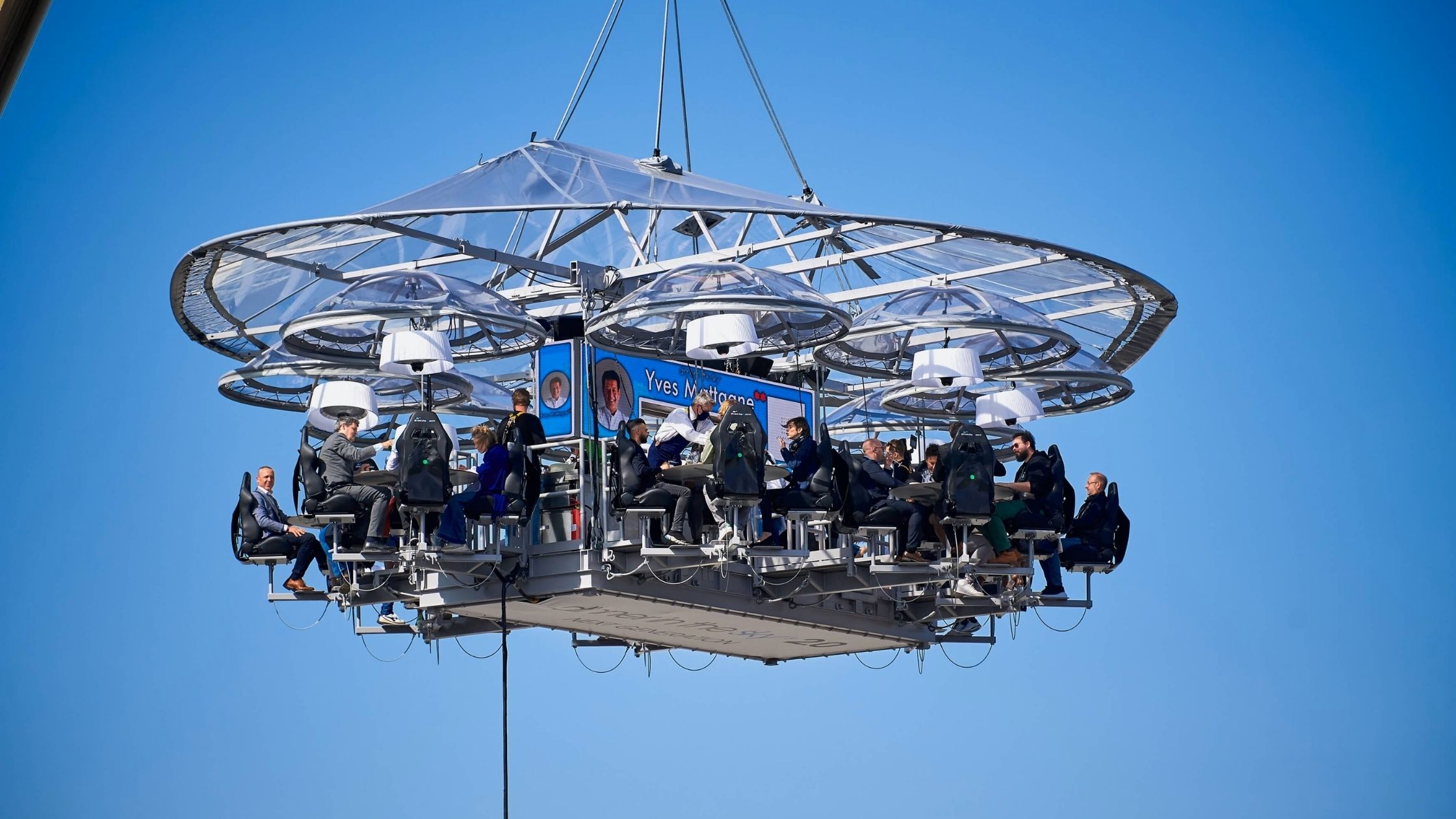 Dinner in the Sky : Un Repas Exceptionnel la Tête dans les Etoiles